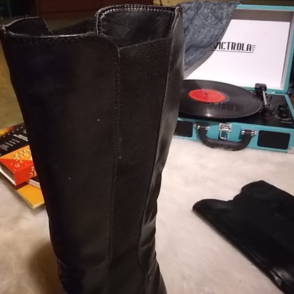 Boots - Picture 2 of 3